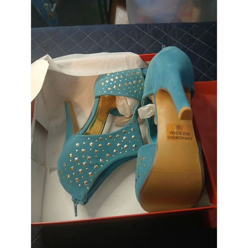 Womens Fahrenheit heels size 8 Blue NIB club